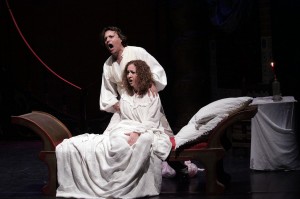 'La Traviata'-ren eszeneratzearen une bat