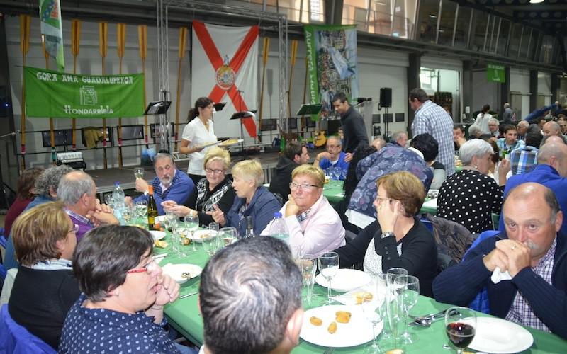 Arraunlarien omenaldian, Bentako bazkaria