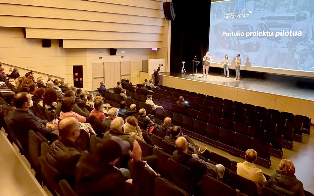 Mugikortasun Mahaiak Itsas Etxean aztertu du Portua egitasmoa.