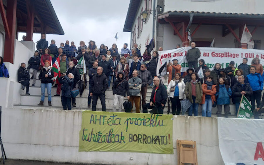 aht gelditu biriatu