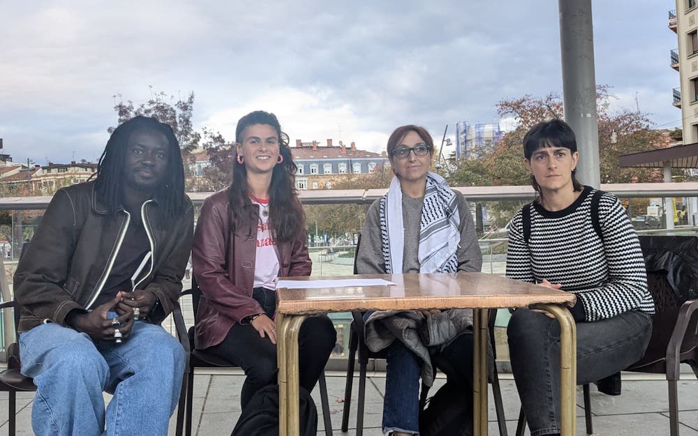 Dia, Fernandez, Maleno eta Galardi, en la plaza San Juan. Foto: Bidasoko Hitza