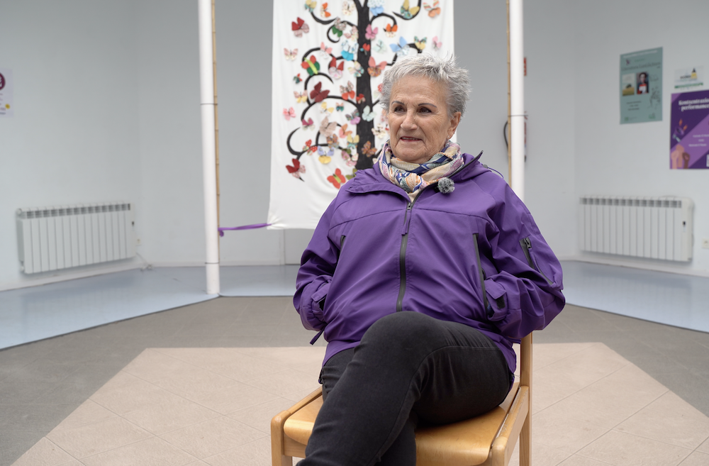 Maria Jesus Berrotaran, Emeki elkartearen egoitzan.