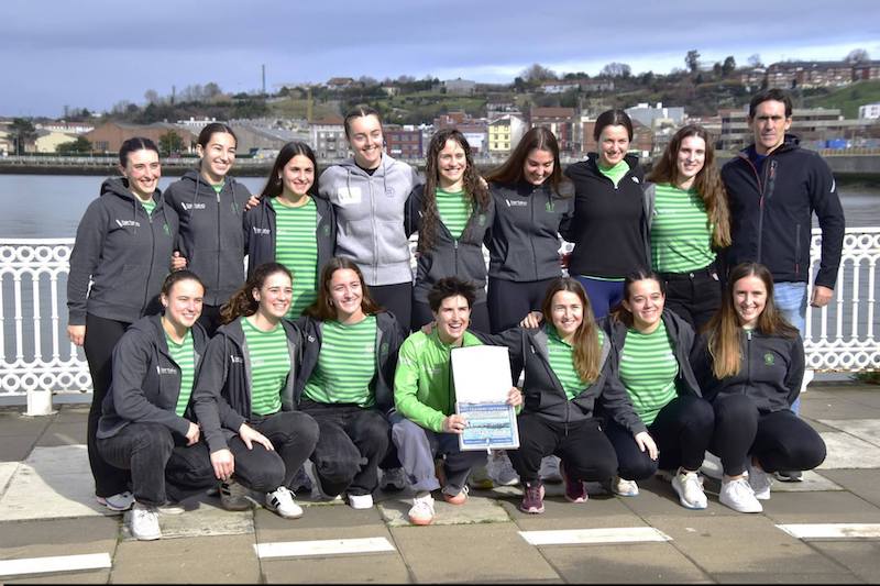 Emakumezkoen trainerua.