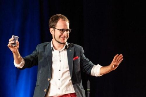 DEBESTOF MAGIA IKUSKIZUNERAKO SARRERA BIKOITZ BAT